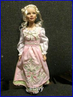 Robert Tonner Mrs. Santa Claus Basic T6-XMBO-01 Doll in Sweet Shoppe Outfit MIB