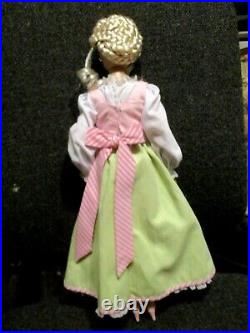 Robert Tonner Mrs. Santa Claus Basic T6-XMBO-01 Doll in Sweet Shoppe Outfit MIB
