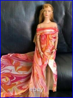 Robert Tonner Sydney Chase Cinnamon Swirl Doll and Outfit