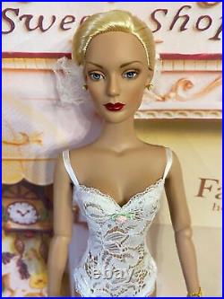 Robert Tonner Tyler 16 REGINA WENTWORTH Doll CONVENTION DOLL UFDC With COA NEW
