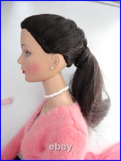 Robert Tonner doll Ready to Wear Shimmer Sidney 2004 with extra Gorgeous outfit