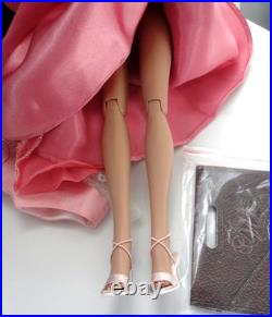 Robert Tonner doll Ready to Wear Shimmer Sidney 2004 with extra Gorgeous outfit