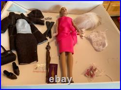 Robert tonner fashion doll regina wentworthufdc july 2005 Robert tonner fashion doll regina wentworthufdc july 2005
