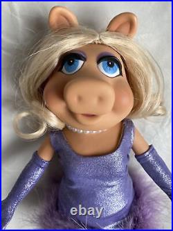 TONNER 16 Vinyl MUPPETS MISS PIGGY DRESSED FASHION DOLL + WIG + Original OUTFIT