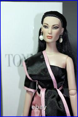 TONNER DOLL FREEDOM FASHION AIKO BASIC and outfit AIKO ZEN 16'
