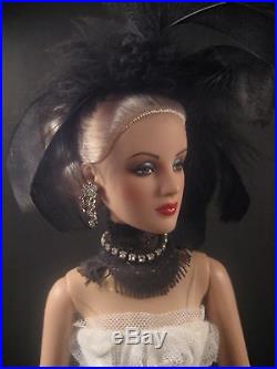Tonner Dresssed Doll Treasured Antoinette Doll- Idyllic Antoinette Outfit