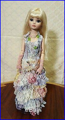 TONNER ELLOWYNE WILDE IMAGINATION 16 WONDERING AND WANDERING OUTFIT With DOLL