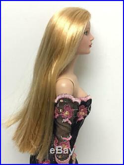 TONNER SYDNEY CHASE DOLL in LACE & ROSES outfit