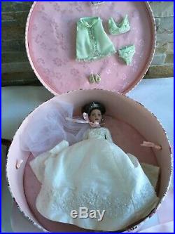 TONNER Tiny Kitty Collier 10 Brunette BRIDE DOLL + Outfits + Stand HAT BOX SET