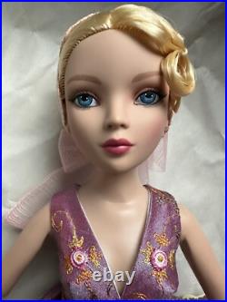 TONNER VDC 2021 Collection ELLOWYNE WILDE PUFF PIECE 16 DRESSED FASHION DOLL LE