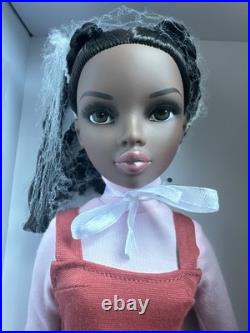 TONNER VDC ELLOWYNE WILDE NEEMA STRAIGHT and NARROW 16 FASHION DOLL NRFB LE 150
