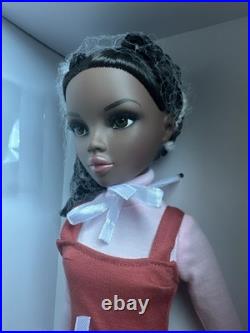 TONNER VDC ELLOWYNE WILDE NEEMA STRAIGHT and NARROW 16 FASHION DOLL NRFB LE 150