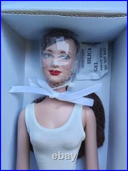 Tonner 16 American Beauty Basics Redhead Doll NRFB T5-R16D-01-001 MINT IN BOX Tonner 16 American Beauty Basics Redhead Doll NRFB T5-R16D-01-001 MINT IN BOX