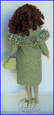 Tonner 16 CITY STYLE CHARLOTTE Outfit on WHEN IN ROME SYDNEY doll, Articulated