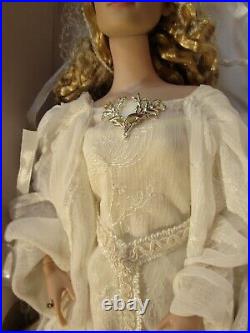 Tonner 16 in Lord of the Rings Galadriel MIB