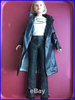 Tonner 17 EMME FULL FIGURE Fashion MODEL ENERGY Doll + Outfit No Box No Stand