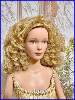 Tonner 2002 RTW Tyler Wentworth Spring 16 Doll In Champagne Bubbles Outfit