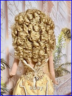 Tonner 2002 RTW Tyler Wentworth Spring 16 Doll In Champagne Bubbles Outfit