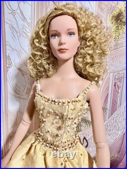 Tonner 2002 RTW Tyler Wentworth Spring 16 Doll In Champagne Bubbles Outfit