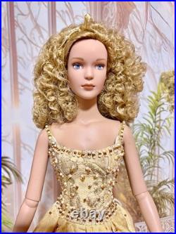 Tonner 2002 RTW Tyler Wentworth Spring 16 Doll In Champagne Bubbles Outfit