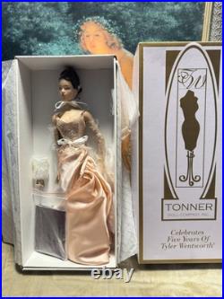 Tonner 2004 TYLER WENTWORTH PORTRAIT GLAMOUR 16 Fashion Doll TW9411 LE 1000 Tonner 2004 TYLER WENTWORTH PORTRAIT GLAMOUR 16 Fashion Doll TW9411 LE 1000