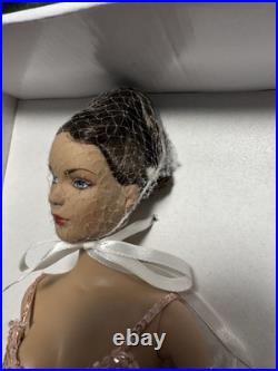 Tonner 2004 TYLER WENTWORTH PORTRAIT GLAMOUR 16 Fashion Doll TW9411 LE 1000 Tonner 2004 TYLER WENTWORTH PORTRAIT GLAMOUR 16 Fashion Doll TW9411 LE 1000