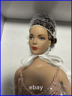 Tonner 2004 TYLER WENTWORTH PORTRAIT GLAMOUR 16 Fashion Doll TW9411 LE 1000 Tonner 2004 TYLER WENTWORTH PORTRAIT GLAMOUR 16 Fashion Doll TW9411 LE 1000