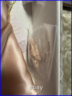 Tonner 2004 TYLER WENTWORTH PORTRAIT GLAMOUR 16 Fashion Doll TW9411 LE 1000 Tonner 2004 TYLER WENTWORTH PORTRAIT GLAMOUR 16 Fashion Doll TW9411 LE 1000