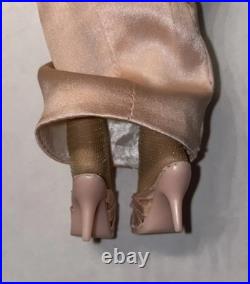 Tonner 2004 TYLER WENTWORTH PORTRAIT GLAMOUR 16 Fashion Doll TW9411 LE 1000 Tonner 2004 TYLER WENTWORTH PORTRAIT GLAMOUR 16 Fashion Doll TW9411 LE 1000