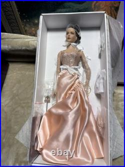 Tonner 2004 TYLER WENTWORTH PORTRAIT GLAMOUR 16 Fashion Doll TW9411 LE 1000 Tonner 2004 TYLER WENTWORTH PORTRAIT GLAMOUR 16 Fashion Doll TW9411 LE 1000