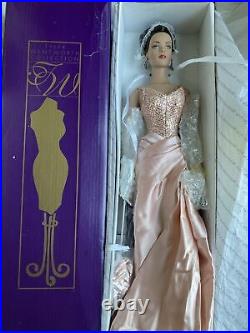 Tonner 2004 TYLER WENTWORTH PORTRAIT GLAMOUR 16 Fashion Doll TW9411 LE 1000