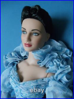 Tonner 2004 Wizard of Oz 16 BASIC OZMOPOLITAN Doll in BLUE SKIES GLINDA Outfit