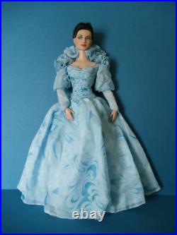 Tonner 2004 Wizard of Oz 16 BASIC OZMOPOLITAN Doll in BLUE SKIES GLINDA Outfit