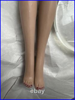 Tonner 2005 AMERICAN MODELS BASIC BLONDE MODEL 22 Dressed Fashion Doll with Stand