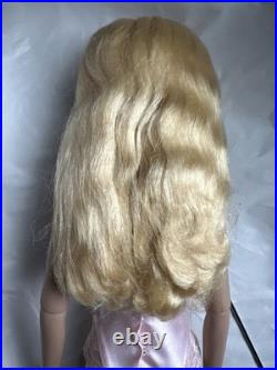 Tonner 2005 AMERICAN MODELS BASIC BLONDE MODEL 22 Dressed Fashion Doll with Stand