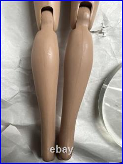 Tonner 2005 AMERICAN MODELS BASIC BLONDE MODEL 22 Dressed Fashion Doll with Stand