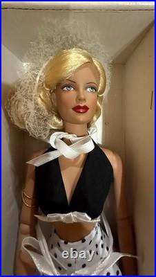 Tonner 2006 Mirror Mirror Brenda Starr 16 Doll with Stand Blonde