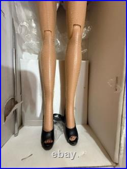 Tonner 2006 Mirror Mirror Brenda Starr 16 Doll with Stand Blonde