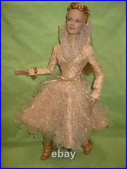 Tonner 2007 LUNA & the Little Martians SUPERNOVA 16 LE DOLL in Gold Lace Outfit