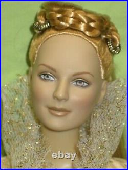 Tonner 2007 LUNA & the Little Martians SUPERNOVA 16 LE DOLL in Gold Lace Outfit