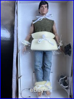 Tonner 2010 Twilight New Moon Jacob Black Taylor Lautner 17 Fashion Doll New Le Tonner 2010 Twilight New Moon Jacob Black Taylor Lautner 17 Fashion Doll New Le