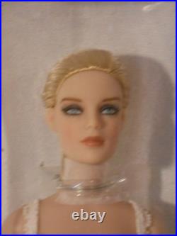 Tonner, 2010 Ultra Basic Blonde 13 Revlon fashion doll NRFB