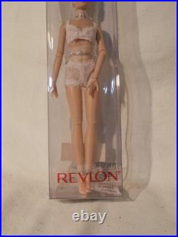 Tonner, 2010 Ultra Basic Blonde 13 Revlon fashion doll NRFB