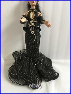 Tonner ANGNES DREARY SISTER DREARY WOLFSBANE 16 Vinyl DOLL in Outfit LE150