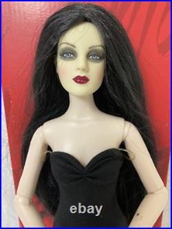 Tonner ANTOINETTE BASIC GOTH 16 Fashion Doll T12-FMBD-01