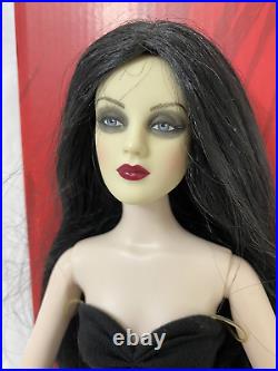 Tonner ANTOINETTE BASIC GOTH 16 Fashion Doll T12-FMBD-01