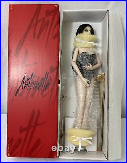 Tonner ANTOINETTE BASIC GOTH 16 Fashion Doll T12-FMBD-01