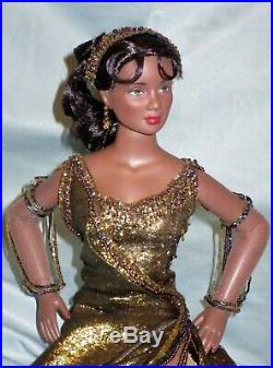 Tonner African-American 16 Mama Morton Fashion Doll Original Outfit Rare