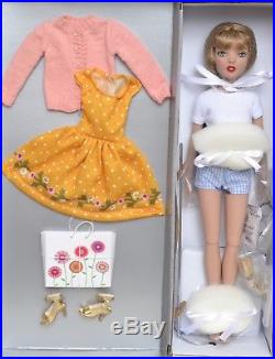 Tonner Agatha Primrose Basic Brown Sugar 13 Doll + Shopping Date Outfit
