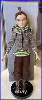 Tonner Agnes Dreary Hide And Go Creep Doll Box Complete Outfit Stand LTD 300